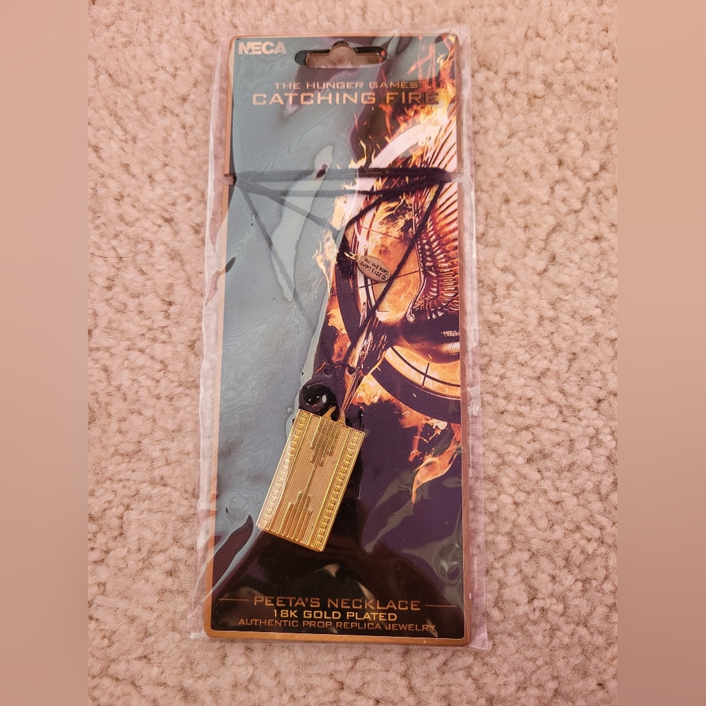 The Hunger Games Catching Fire Peetas Necklace NWT